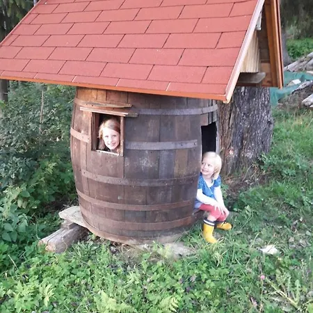 Stroneggerhof Apartman *